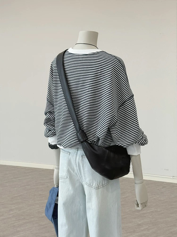 CHAO-level recommendation! Really has a youthful feel ~ Korean version of the black and white striped round neck loose casual sweatshirt for women