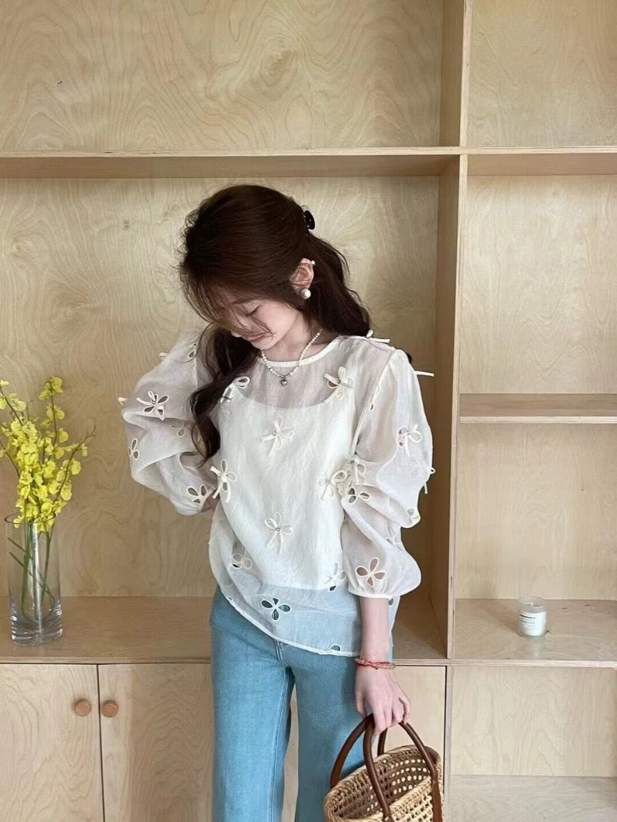 Wo Xing Wo Xiu 2001 Spring Bow Hollow Embroidery Flowers Puff Sleeve Shirt Tops Suspenders Two-piece Set for Women