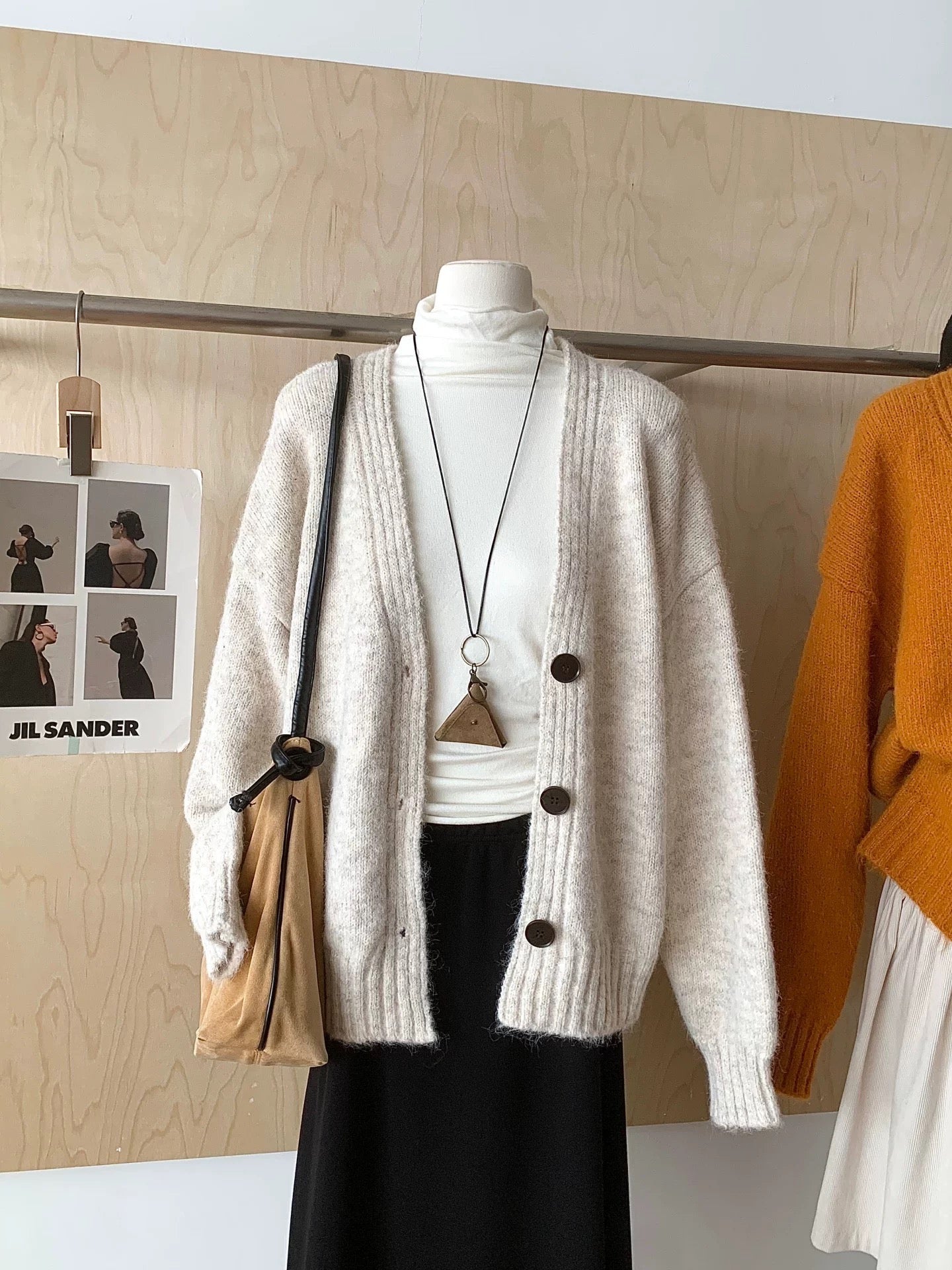 RENA lazy style V-neck knitted cardigan women 2025 autumn and winter loose sweater jacket high-end button top