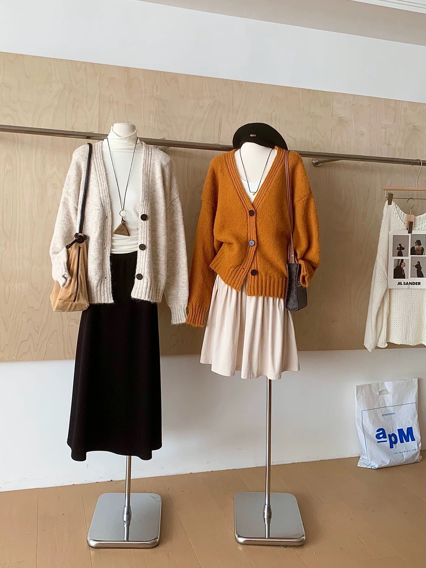 RENA lazy style V-neck knitted cardigan women 2025 autumn and winter loose sweater jacket high-end button top