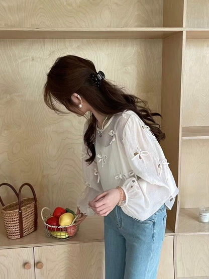 Wo Xing Wo Xiu 2001 Spring Bow Hollow Embroidery Flowers Puff Sleeve Shirt Tops Suspenders Two-piece Set for Women