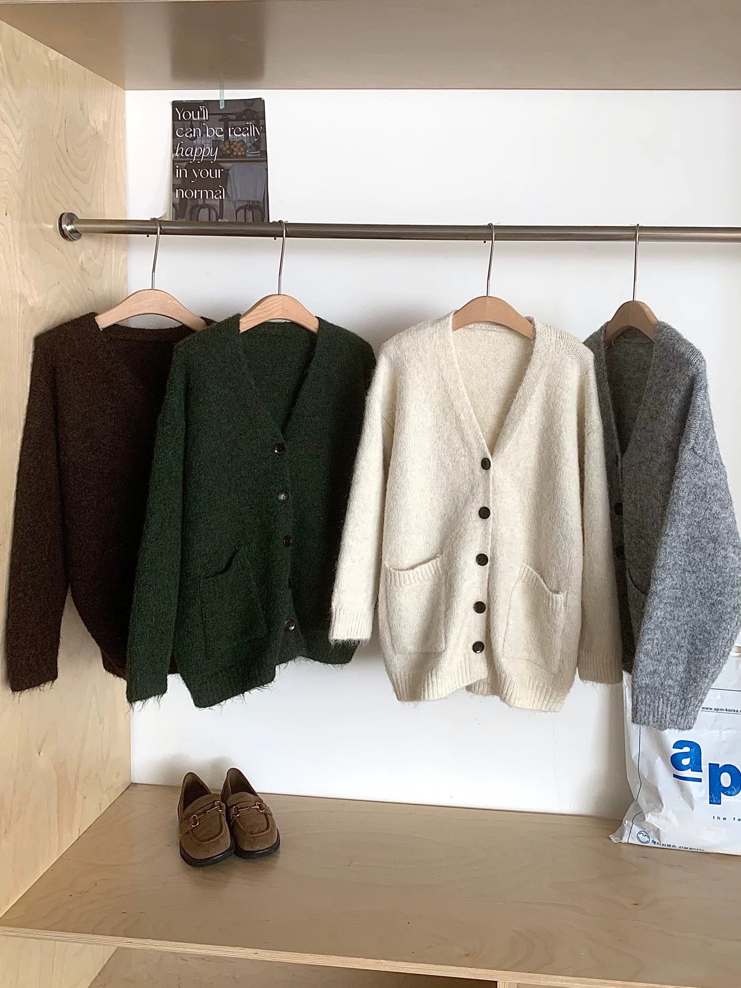RENA Korean style v-neck sweater jacket for women autumn and winter lazy style loose slim soft long-sleeved knitted cardigan