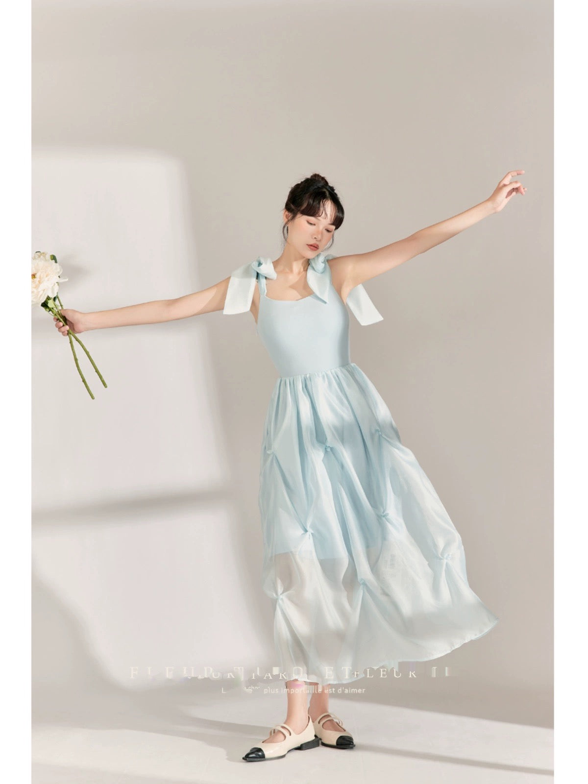 Joe and the Flower Bottle丨Blue princess dress with bow straps niche design seaside resort style dress 2023