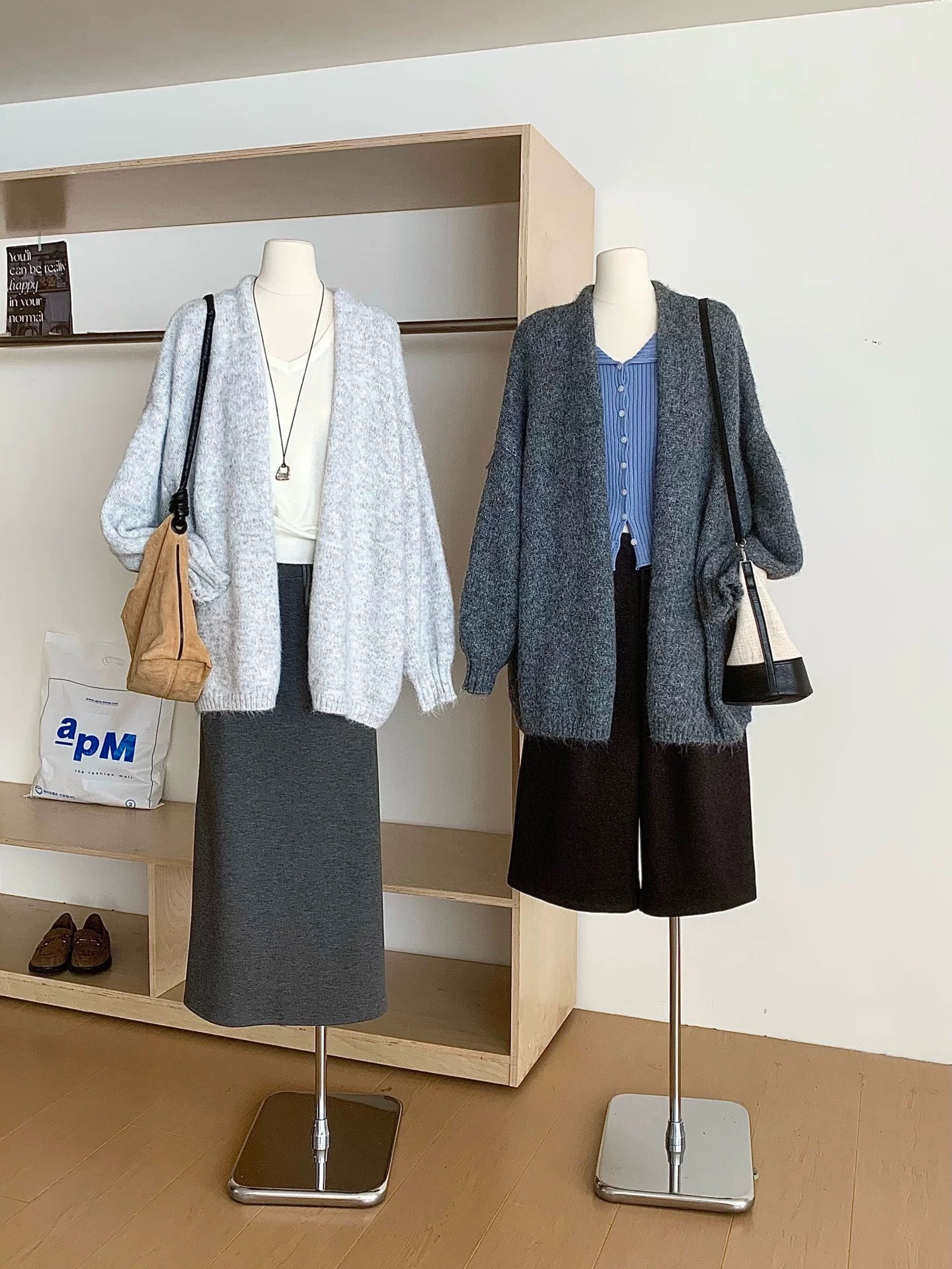 RENA lazy style simple loose V-neck sweater jacket tops women's autumn age-reducing soft and casual knitted cardigan