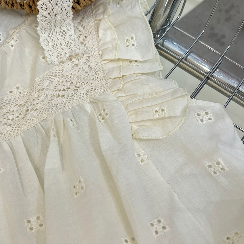 "Moonlight Tea" Dongdaemun Heavy Industries embroidered hollow shirt for women with unique design and small flying sleeves top