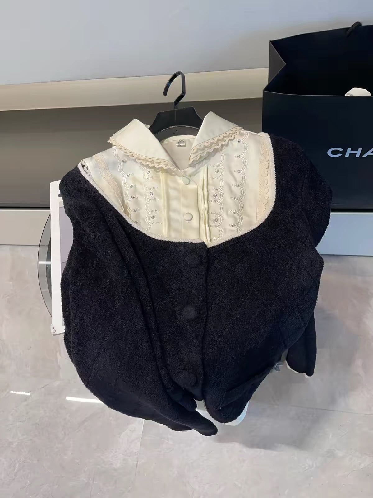 July Launch (Shenzhen Style): Elaborate rhinestone-embellished sleeveless collared shirt & sweater two-piece set.