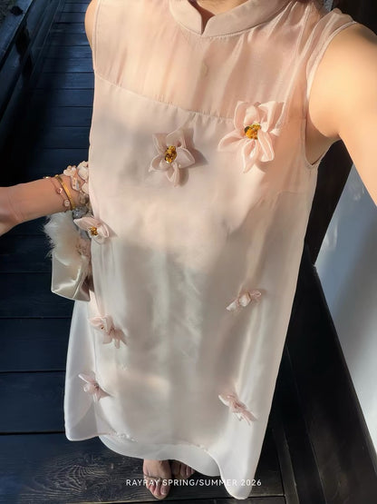 New Chinese style, elegant and graceful, the "Plain Orchid" long dress with a stand-up collar and three-dimensional floral embellishments is slimming.