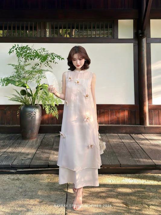 New Chinese style, elegant and graceful, the "Plain Orchid" long dress with a stand-up collar and three-dimensional floral embellishments is slimming.