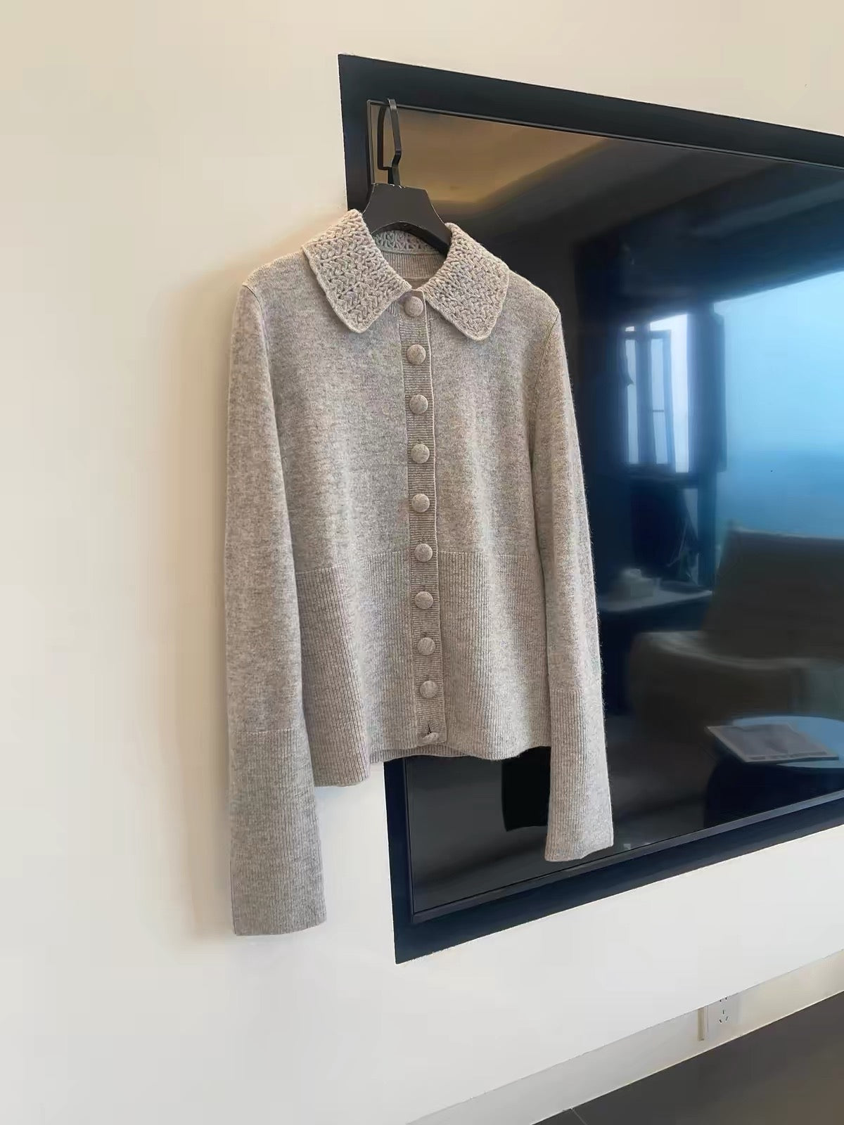 JULY START Shenzhen Premium Quality – Early Spring New Arrival: 100% Wool Single-Breasted Knit Top with Crochet Peter Pan Collar