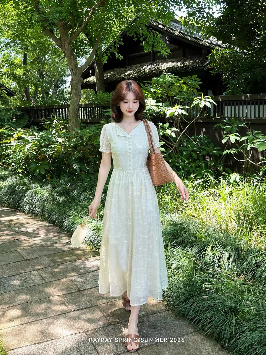 Lei Yingjun's "Forest Moonlight" French-style Hollowed-out Embroidered Dress for Women - Summer, Gentle, Slimming, and Suitable for Everyday Wear