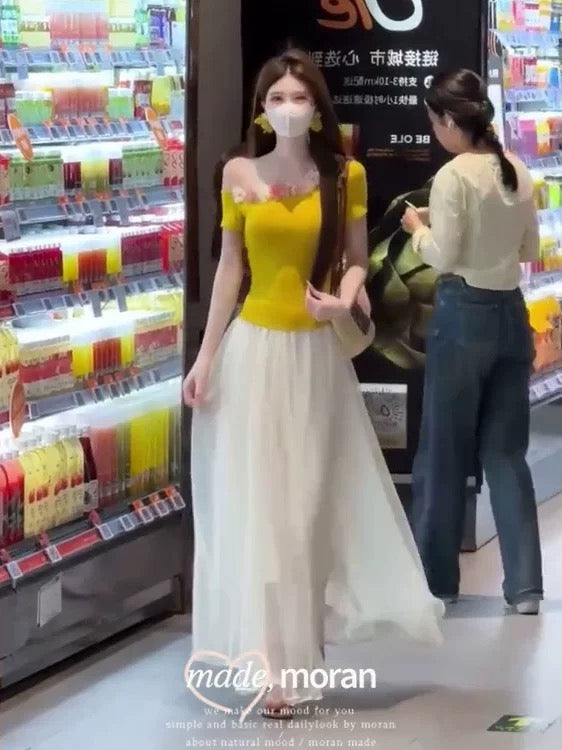 Summer's most beautiful outfit: a complete set of off-shoulder three-dimensional flower yellow T-shirt top and mid-length gauze skirt two-piece suit