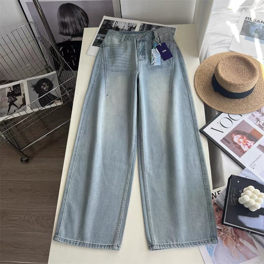 Pear-shaped and slimming! Stylish, relaxed-fit, high-waisted, cropped wide-leg denim trousers for women with a retro, relaxed fit.