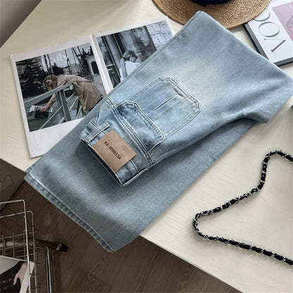 Pear-shaped and slimming! Stylish, relaxed-fit, high-waisted, cropped wide-leg denim trousers for women with a retro, relaxed fit.