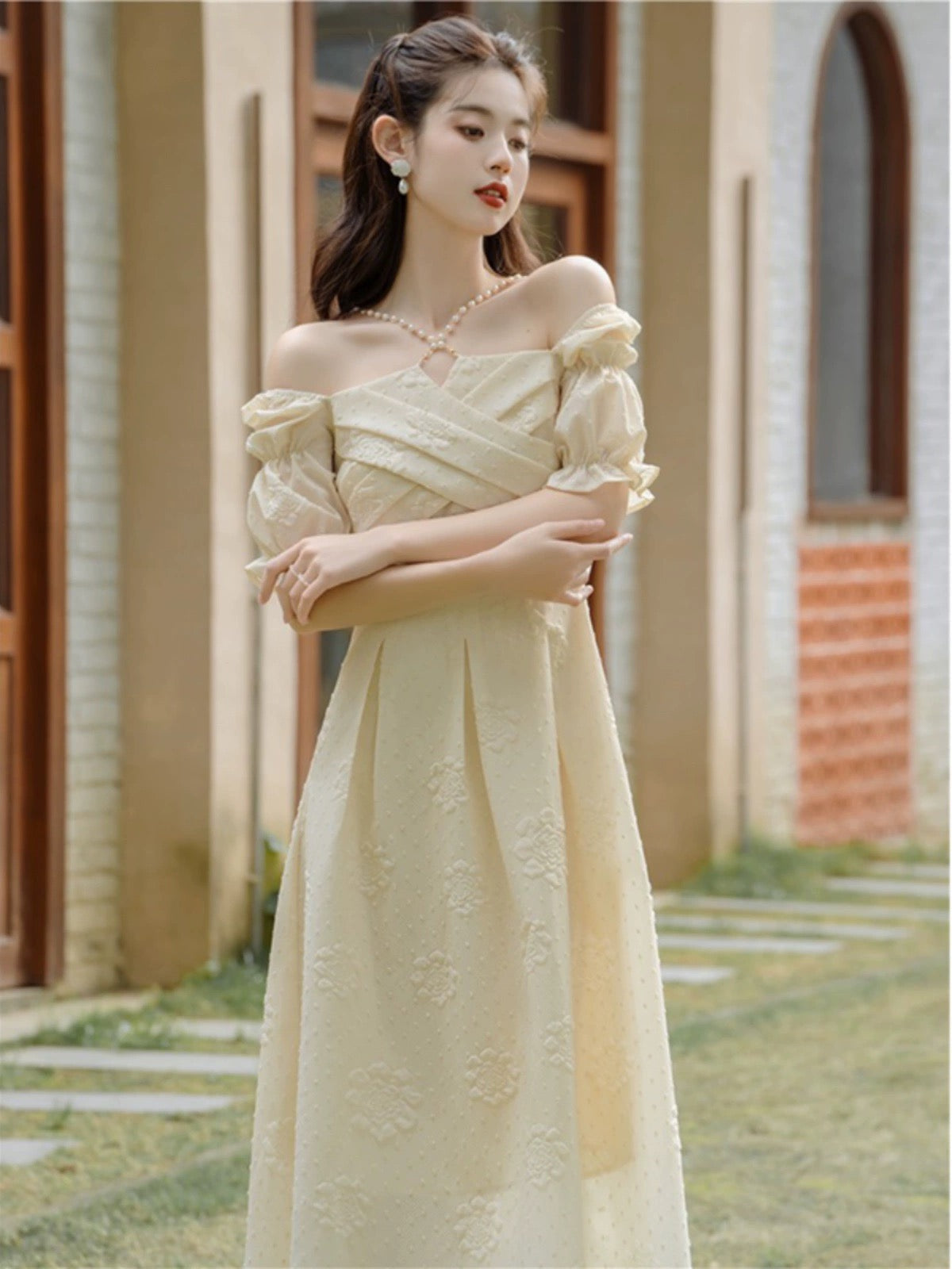 Women's high-end French dress 2024 new summer style gentle style and beautiful one-shoulder collar temperament skirt
