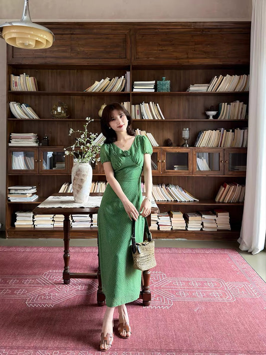 Lei Yingjun's French Green Grape Retro Floral Dress for Women, Summer V-neck Slimming Dress, Gentle Style Tea Break Long Dress