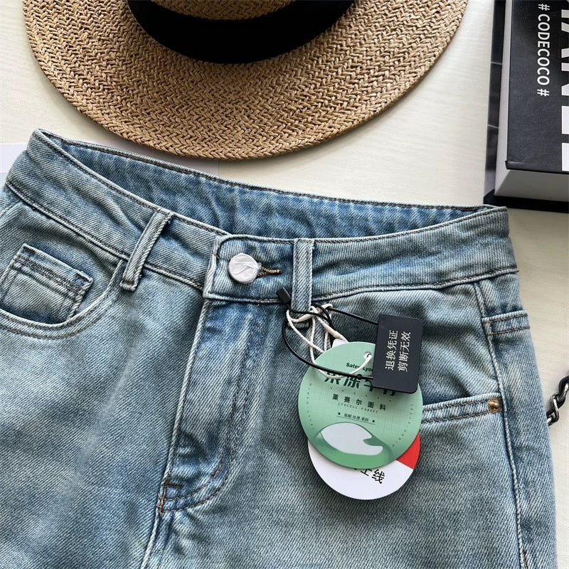 Superb pant cut! Slim-fit, flattering, made of soft cotton, with a stylish design and heavy-duty embroidery. Narrow-leg, straight-leg, floor-length pants perfect for spring and summer.