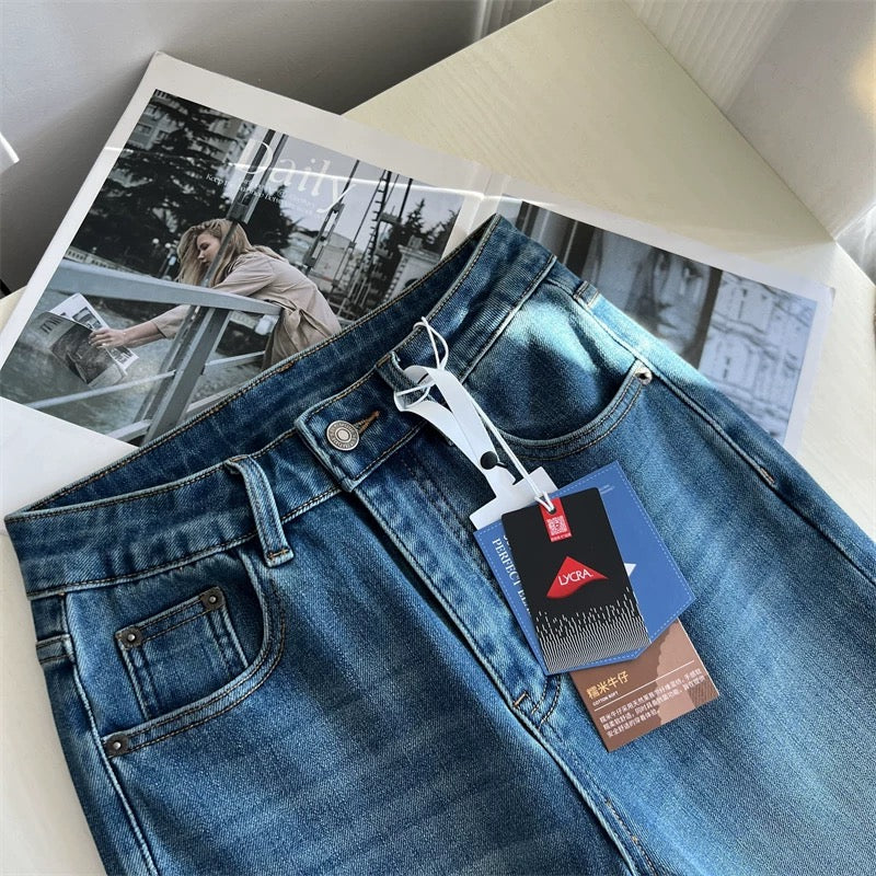 Flattering cut! Women's cropped flared jeans, high-waisted, four-way stretch, slim-fit, and subtly flared for autumn.