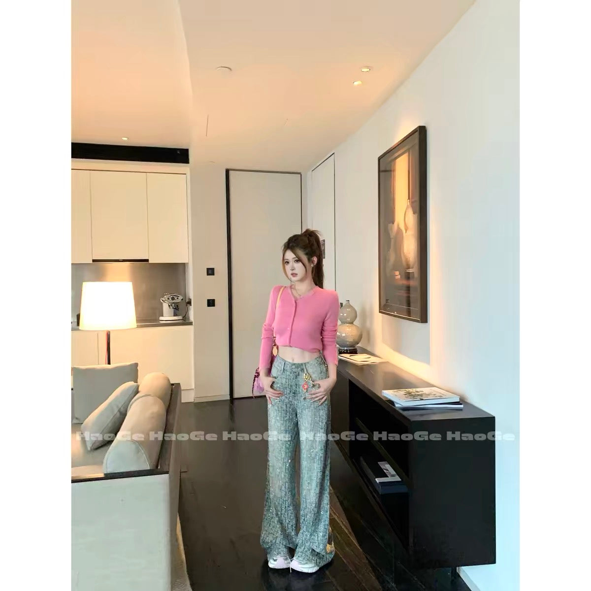 Hao Ge’s Top Picks: "Little-style" denim trousers—a new Autumn 2026 release featuring wrinkle-resistant, shape-retaining fabric and a straight-leg, loose fit that creates a slimming silhouette.