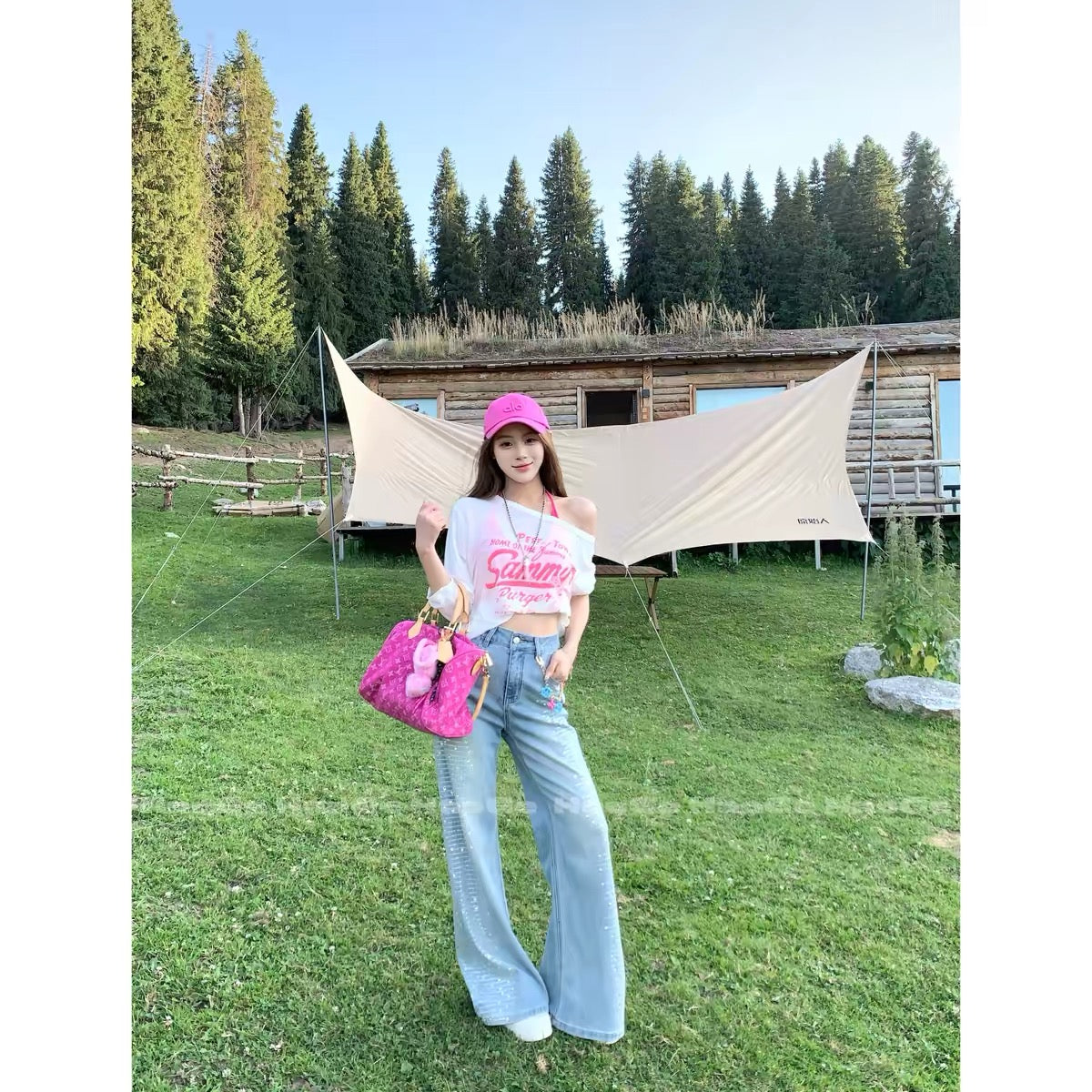 Hao Ge Jeans – Relaxed, laid-back style; loose, straight-leg cut that flatters the figure; versatile for commuting; featuring rhinestone embellishments (Autumn 2026).