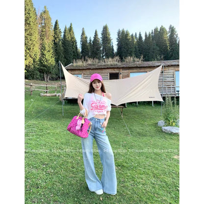 Hao Ge Jeans – Relaxed, laid-back style; loose, straight-leg cut that flatters the figure; versatile for commuting; featuring rhinestone embellishments (Autumn 2026).