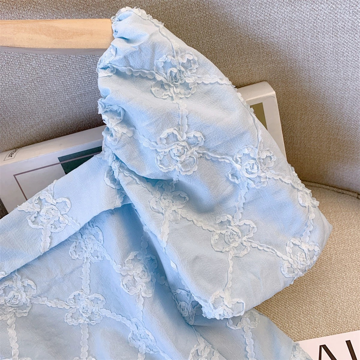 Pure desire one-shoulder short-sleeved blue shirt for women La Liga design with bow-tie jacquard short chiffon top