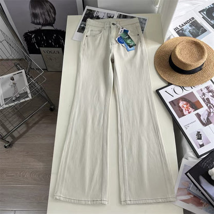 Slimming and elongating leg-lengthening beige high-waisted flared jeans for women, flattering and stretchy, perfect for spring and summer.