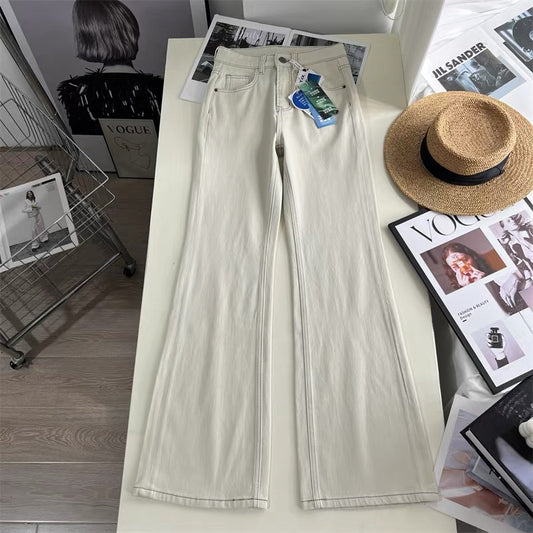 Slimming and elongating leg-lengthening beige high-waisted flared jeans for women, flattering and stretchy, perfect for spring and summer.