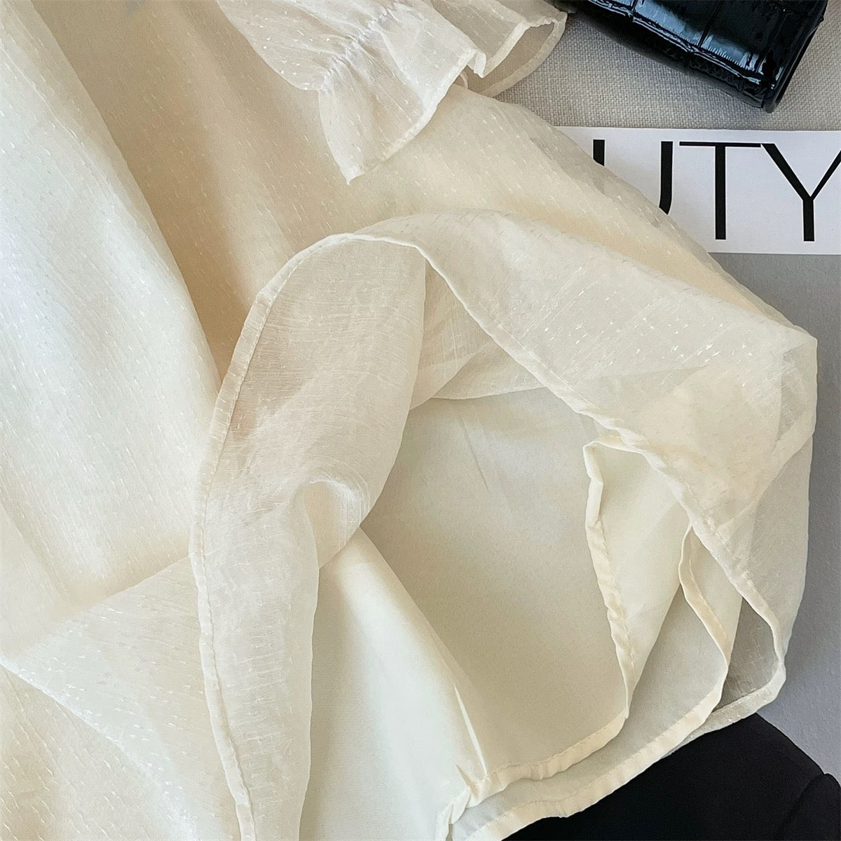 French ruffled off-shoulder halter neck chiffon shirt for women in summer with gentle design and chain blouse, elegant lady top