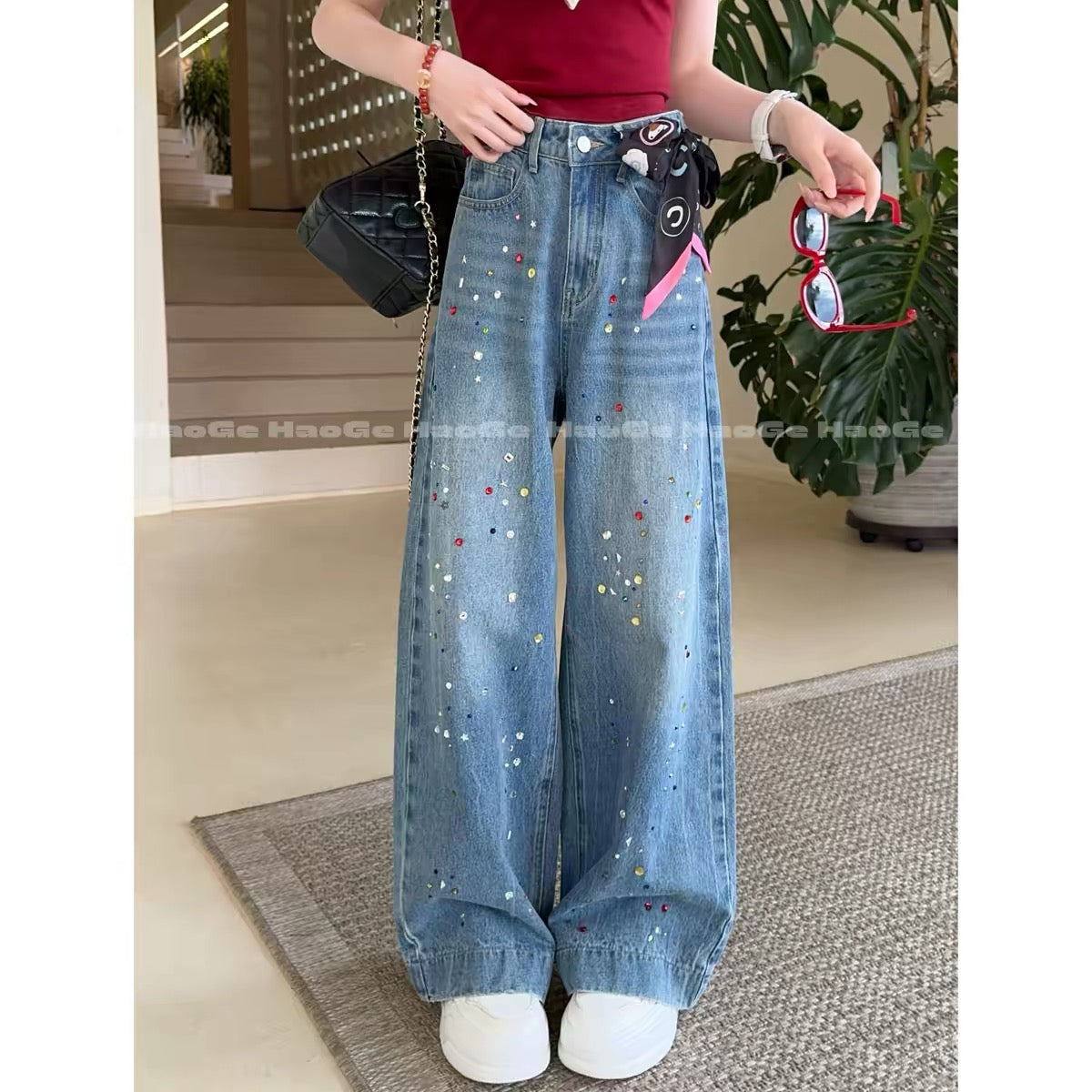 Hao Ge’s Top Picks: "Falling Blossoms" (HGC6NZK6166B) Jeans — Trendy, loose-fit, slimming, and featuring stylish rhinestone detailing.