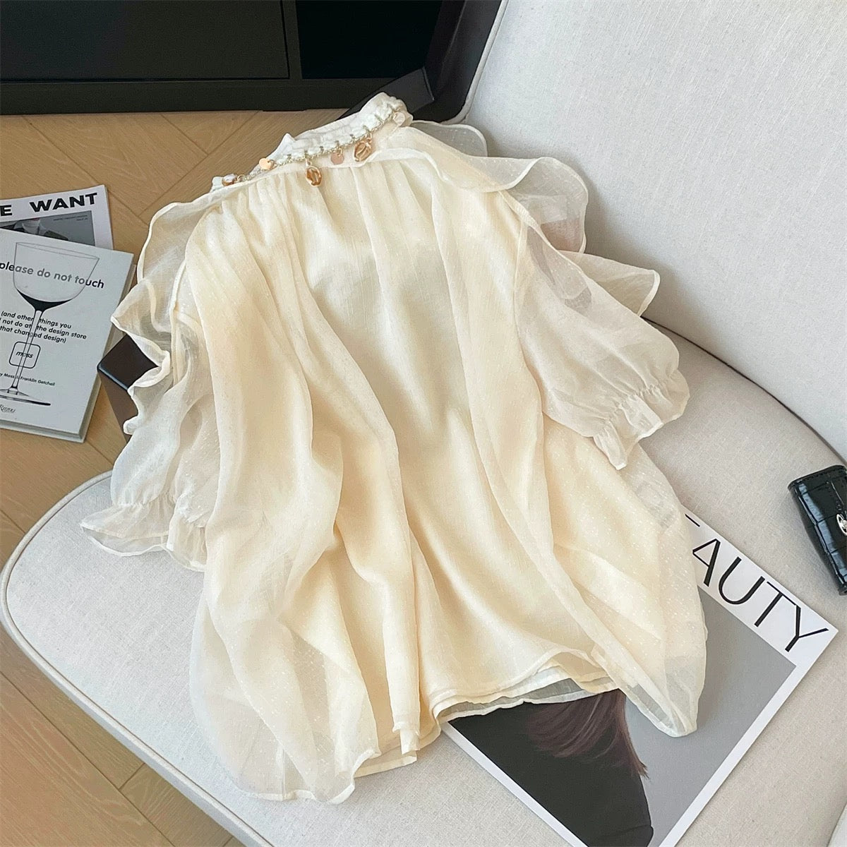 French ruffled off-shoulder halter neck chiffon shirt for women in summer with gentle design and chain blouse, elegant lady top