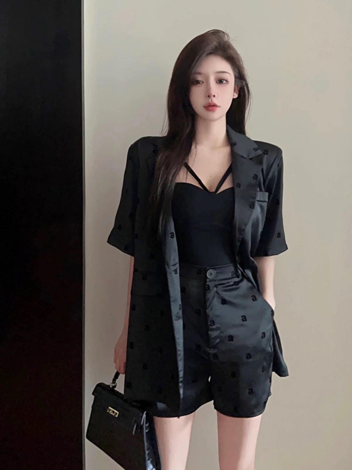 European station high-end suit for women 2024 summer new fashion flocked suit casual shorts two-piece set