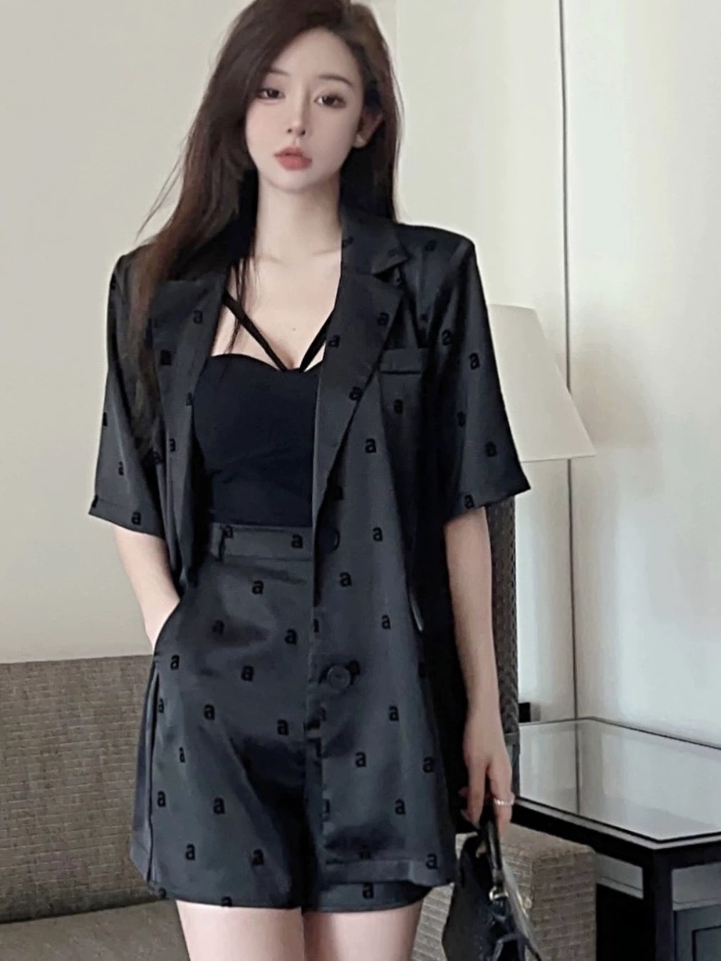 European station high-end suit for women 2024 summer new fashion flocked suit casual shorts two-piece set