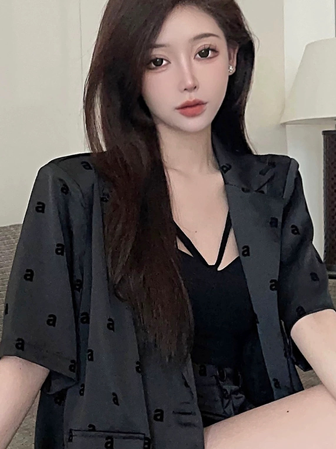European station high-end suit for women 2024 summer new fashion flocked suit casual shorts two-piece set