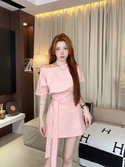 [Soft Pink Hue] Stylish Summer Set: High-Waisted Skort & Short-Sleeve Top – Slimming & Chic Design #100