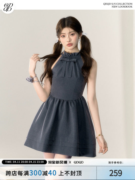QDQD black sleeveless halterneck dress for women in spring and autumn with slim waist and rich family style stand-up collar puffy skirt