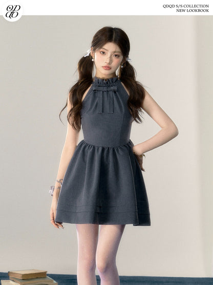 QDQD black sleeveless halterneck dress for women in spring and autumn with slim waist and rich family style stand-up collar puffy skirt