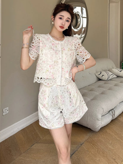 European popular style small fragrant shorts suit skirt women's summer French hollow lace petite wide-leg pants two-piece set