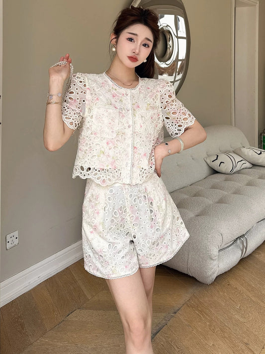 European popular style small fragrant shorts suit skirt women's summer French hollow lace petite wide-leg pants two-piece set