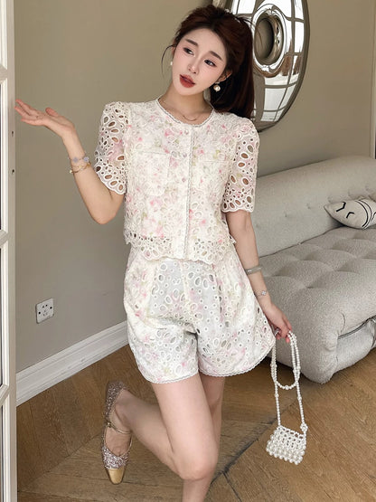 European popular style small fragrant shorts suit skirt women's summer French hollow lace petite wide-leg pants two-piece set