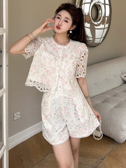 European popular style small fragrant shorts suit skirt women's summer French hollow lace petite wide-leg pants two-piece set