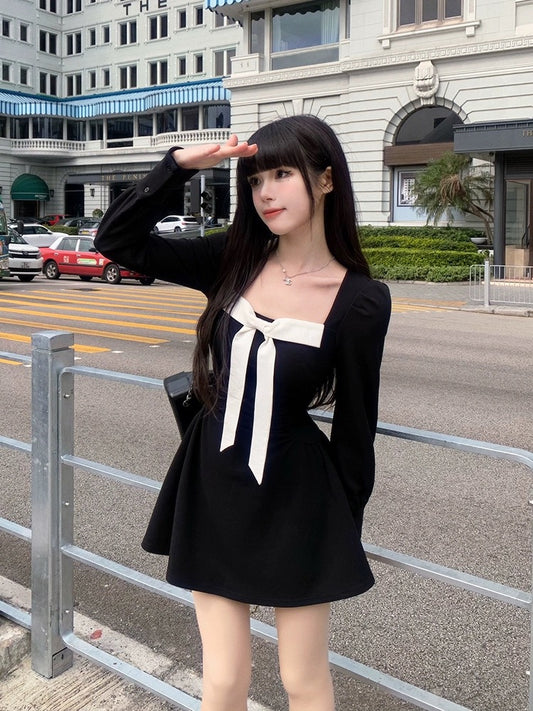 Drawing interpretation of WAHJU Legal Beauty, French niche design, high-end square-neck dress, temperament and slimming short skirt