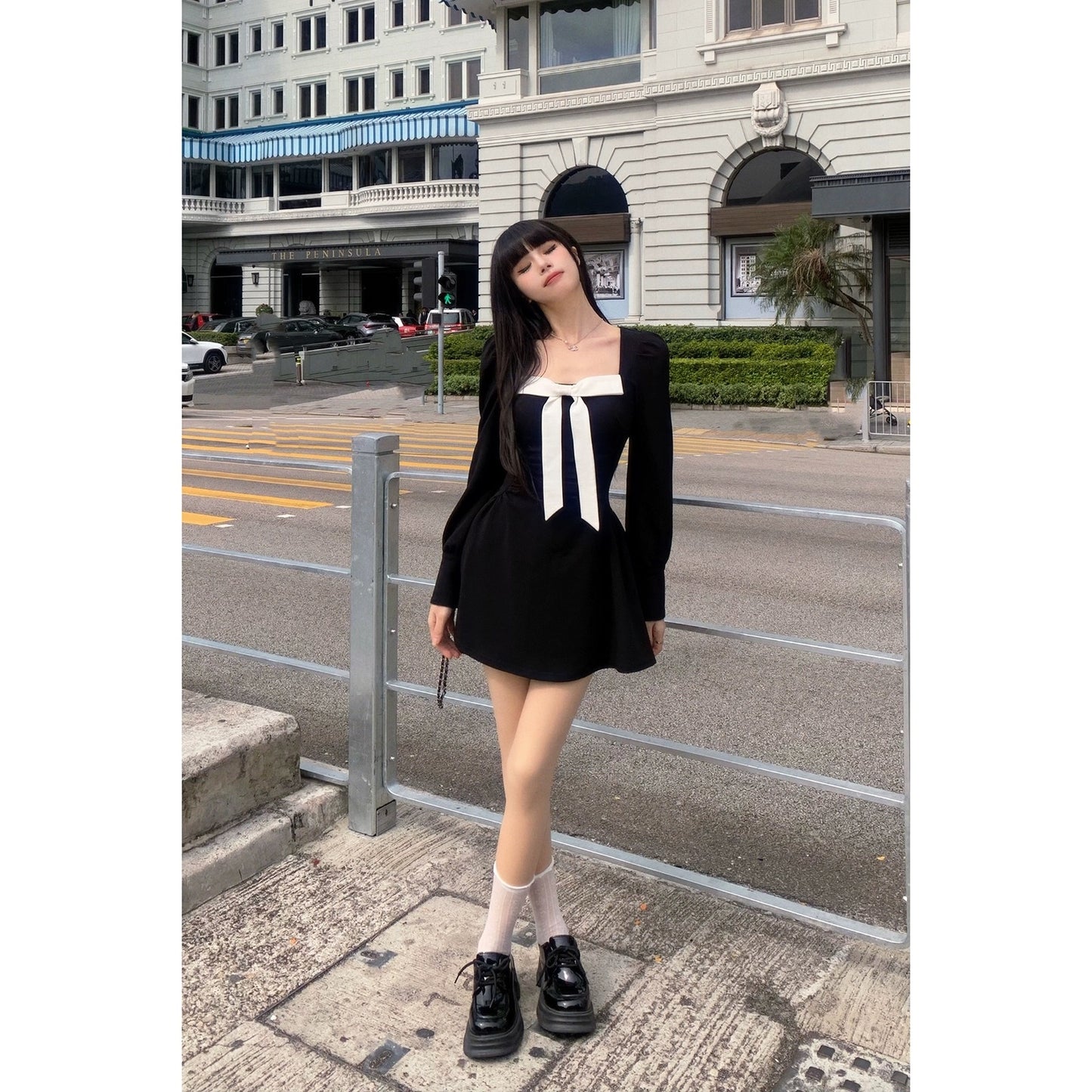 Drawing interpretation of WAHJU Legal Beauty, French niche design, high-end square-neck dress, temperament and slimming short skirt