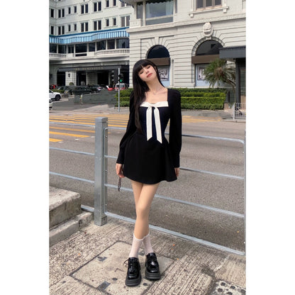 Drawing interpretation of WAHJU Legal Beauty, French niche design, high-end square-neck dress, temperament and slimming short skirt