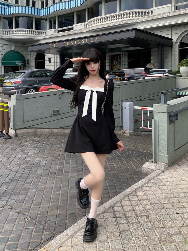 Drawing interpretation of WAHJU Legal Beauty, French niche design, high-end square-neck dress, temperament and slimming short skirt