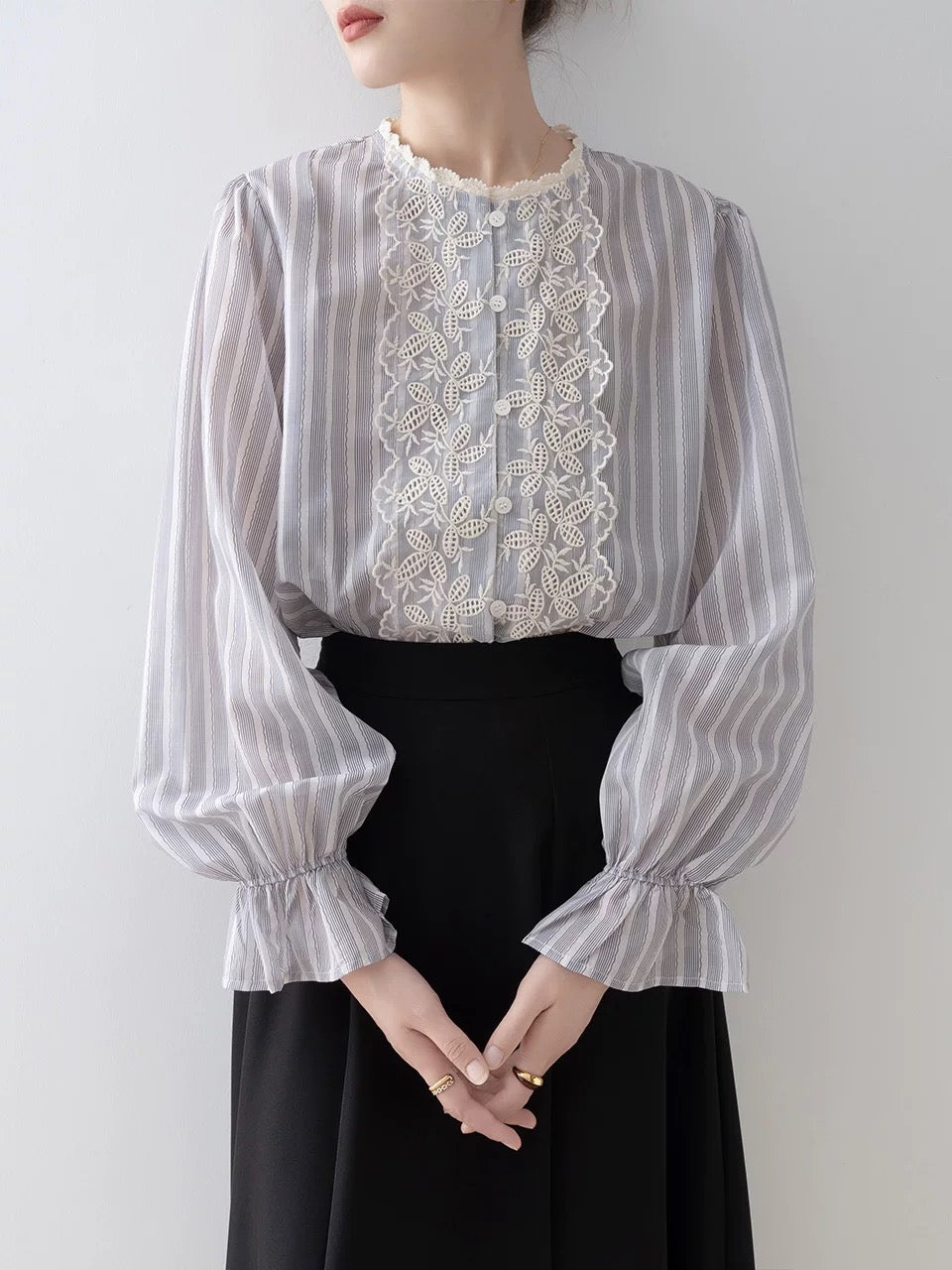 French retro striped shirt for women 2024 early autumn new high-end shirt loose pullover round neck long-sleeved top