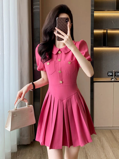 Stylish and elegant summer dress for petite women, short style, high-end, fitted, chic, pleated skirt.