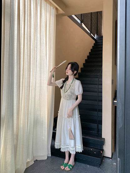Miss Chipmunk's Poetic Style: Elegant and Feminine Summer Dress with a Slim Fit and Light Chinese Style Patchwork Design