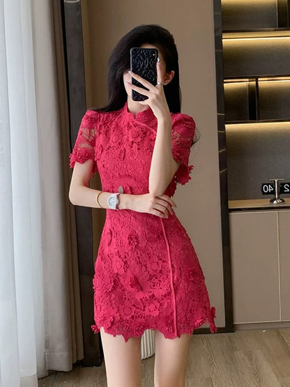 Elegant and sophisticated rose-red lace dress, a new summer style for women, perfect for a French-inspired look, slimming and flattering.