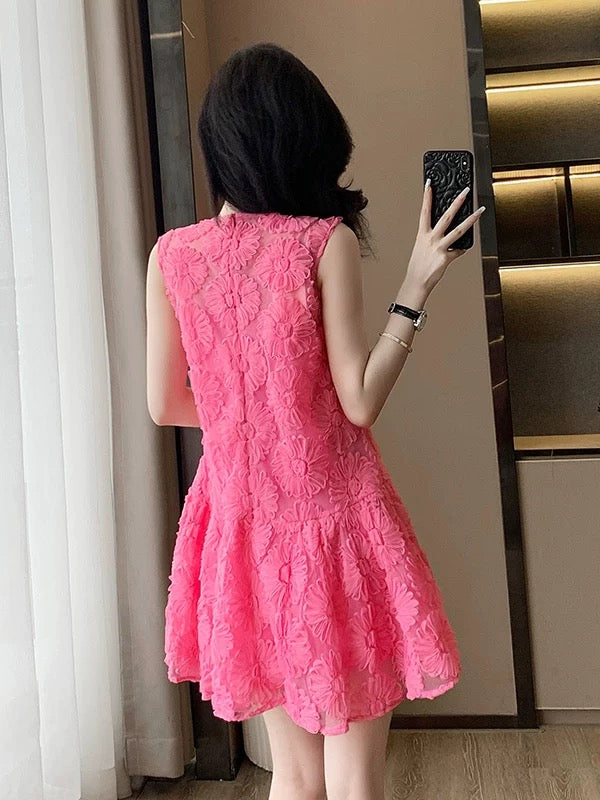 High-waisted sleeveless floral lace dress, new summer style for petite women, pink and slimming sleeveless pleated vest dress