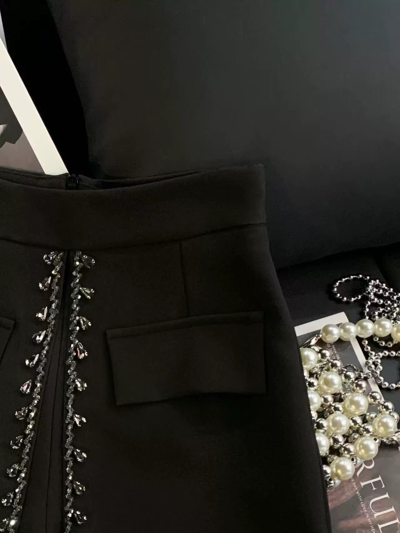 ZHOUYI/Monday Summer 2025 Hot Selling Shorts: Stylish Rhinestone Pants, Versatile, Leg-Lengthening, Elegant Suit Pants